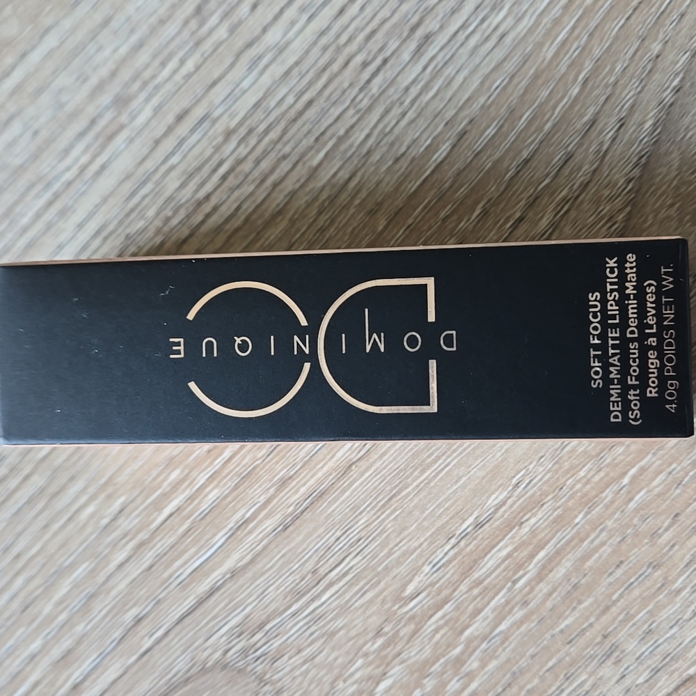 Dominique SOFT FOCUS DEMI-MATTE LIPSTICK (nude Coco)